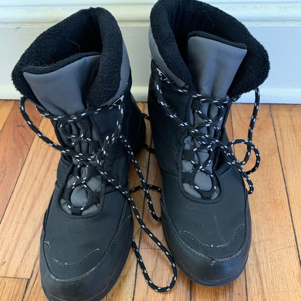 Sport luxe winter shoes. Faux fur